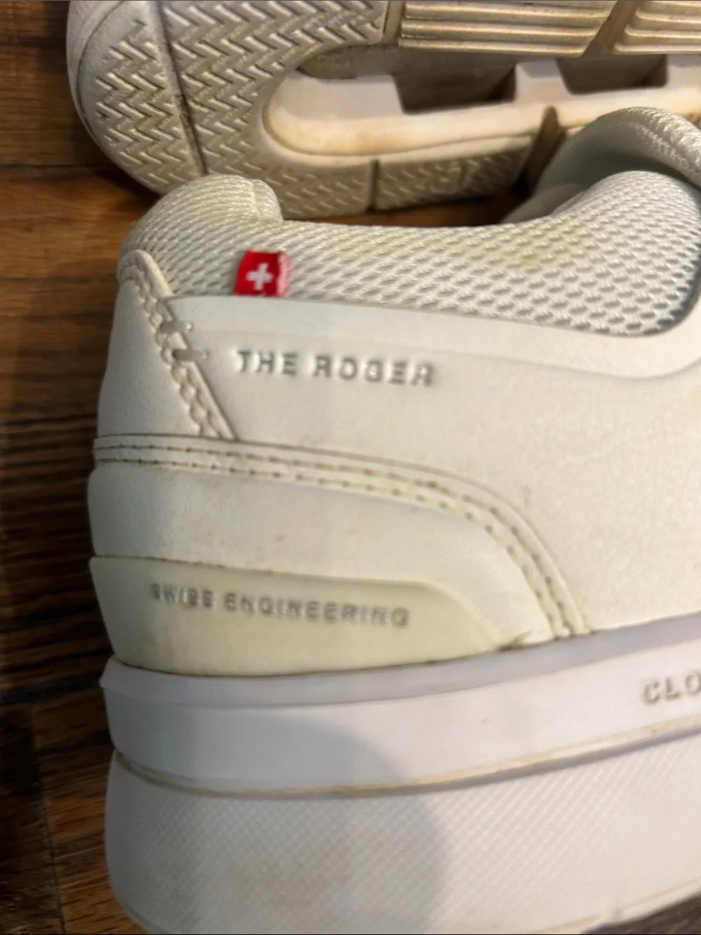 On Running ‘The Roger’ Women’s white Low-Top Sneakers(Roger Federer)Great shoes